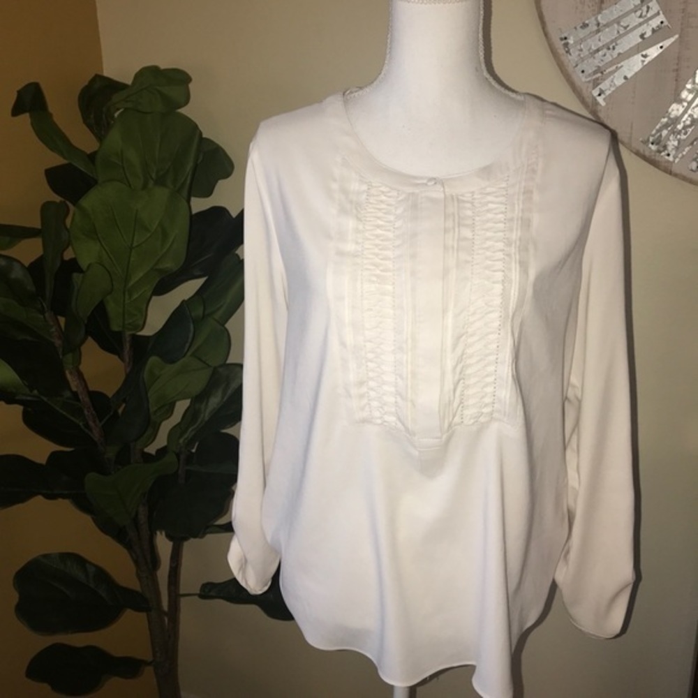 Stitch fix 41 Hawthorn ivory blouse tab sleeve M
